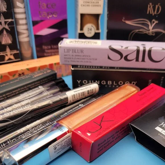 25 Piece Makeup / Beauty Bundle - Kat Von D, Tarte, Estee Lauder, Milk, Saie +